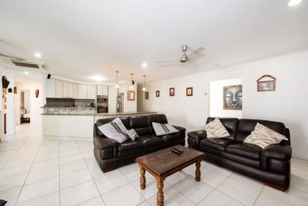 STUNNING FAMILY HOME IN SOUGHT AFTER ESTATE - Photo 3