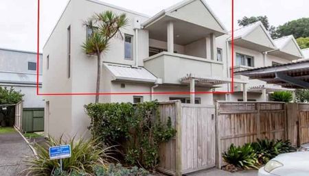 Tidy Apartment Living in Three Kings - Photo 4