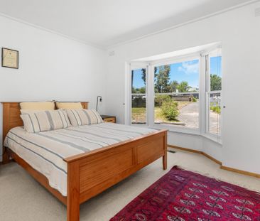 28 Clendon Close , - Photo 4