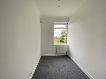 3 bedroom semi-detached bungalow to rent - Photo 4