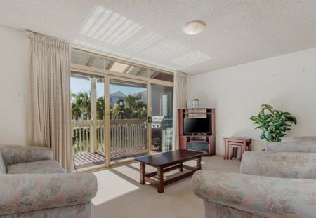 Resort-Style Living in the Heart of Mandurah - Fully Furnished Apartment - Photo 5
