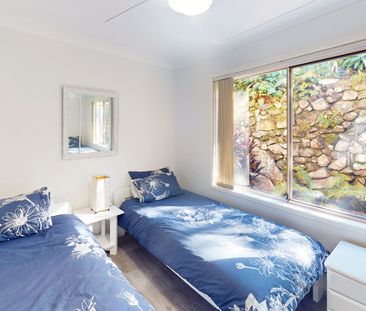 Coastal Gem – Walk to the Beach and Local Eateries - Photo 2