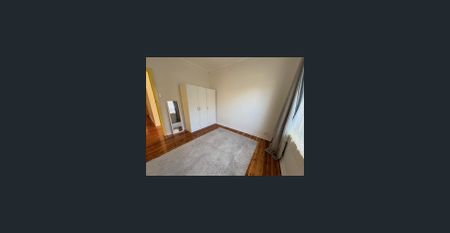 Refined Comfort in a Prime Cheltenham Location - Photo 2