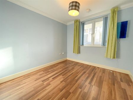 Grand Parade, Eastbourne, BN21 4DG - Photo 2