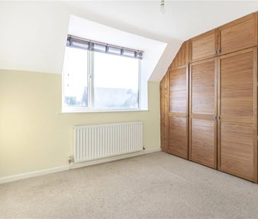Good size three bedroom semi detached house with garden and drivewa... - Photo 1