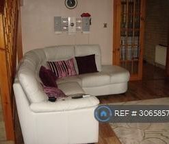 3 bedroom end of terrace house to rent - Photo 2