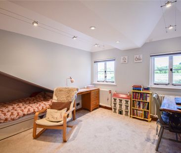 A beautifully presented 3 bedroom end of terrace cottage located ju... - Photo 6