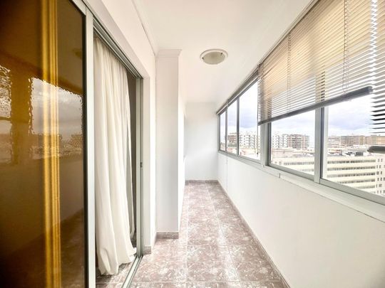 SE ALQUILA AMPLIA VIVIENDA EN EDIFICIO CAMPO ESPAÑA – 0020-00041 - Photo 1