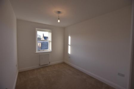3 bedroom apartment to rent - Photo 4