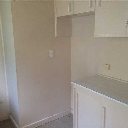 **One Bedroom Apartment in Hamilton City Central – $350 per Week** this one-bedroom, one-bathroom apartment is located in the heart of Hamilton City Central **Key Features:** - Spacious 1 bedroom with ample natural light - Dedicated off-street parking space for 1 vehicle - Easy access to Hamilton’s central business district, transport links, shopping, and dining options This apartment presents an excellent opportunity to enjoy urban living with easy access to all Hamilton has to offer. - Photo 4