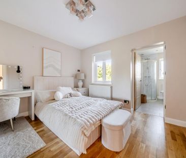 4 bedroom semi-detached house to rent - Photo 5