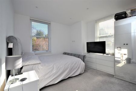 3 bedroom flat to rent - Photo 5