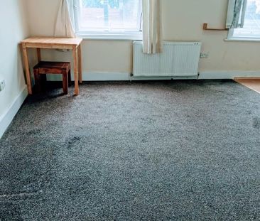 1 Bed Flat, Romford Road, E12 - Photo 2