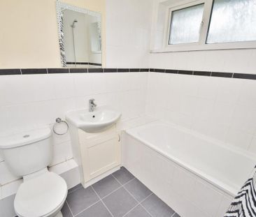 4 bedroom terraced house to rent - Photo 1