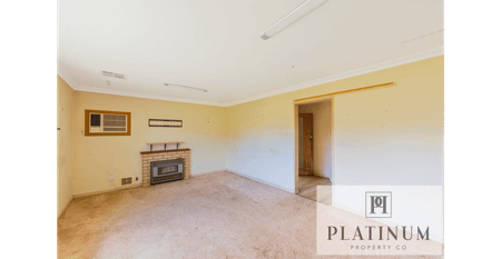 3-Bedroom Brick & Tile Home with Spacious Yards in Quiet Street - Photo 2