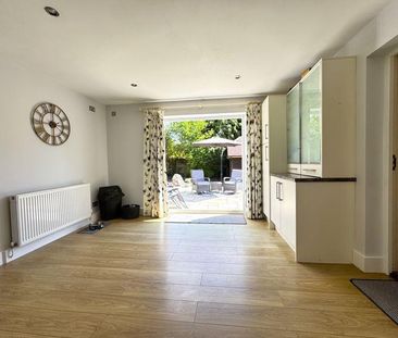 4 bedroom detached house to rent - Photo 1