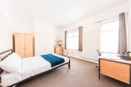 3 bedroom terraced house to rent - Photo 4