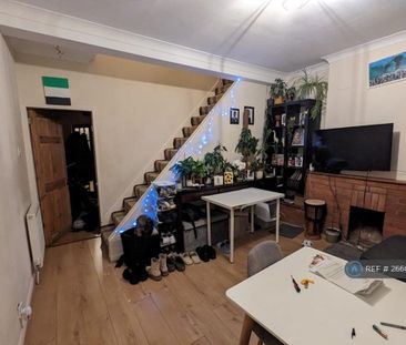 2 bedroom end of terrace house to rent - Photo 2