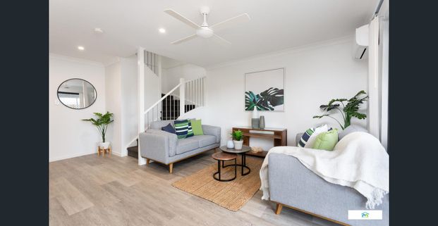 Luxury 3 bed townhouse, convenient to everything! - Photo 1