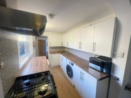 1 bed Shared House for Rent - Photo 2