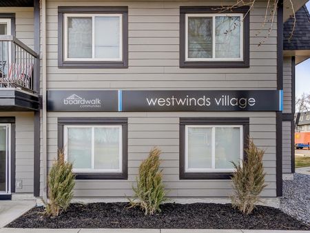 5325 26 Ave. SW, Calgary - Photo 2