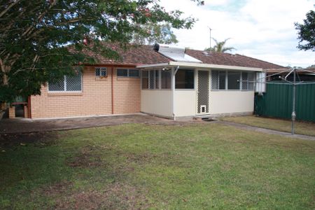 Charming & Convenient Villa - Prime Location - Photo 3