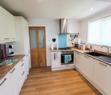 2 bedroom detached bungalow to rent - Photo 2