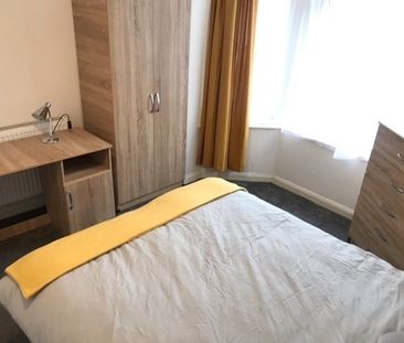 Room in a Shared House, Newcombe Road, SO15 - Photo 6