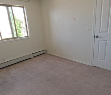 Top Floor 2 Bedroom, 2 Bathroom Unit In Luxurious Rutherford. - Photo 3