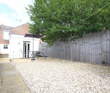 1 bedroom in a house share to rent - Photo 6