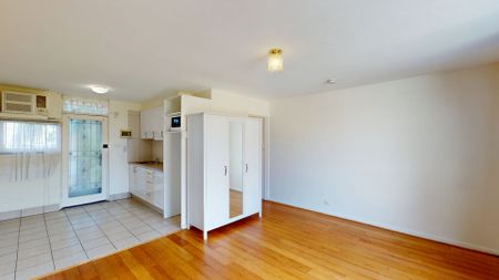 Spacious Studio Apartment - Photo 5