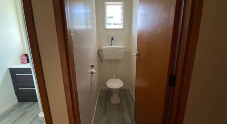 3 Bedroom 1 Bathroom House - Photo 5