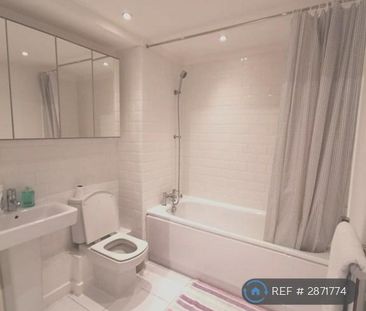 1 bedroom in a flat share to rent - Photo 2