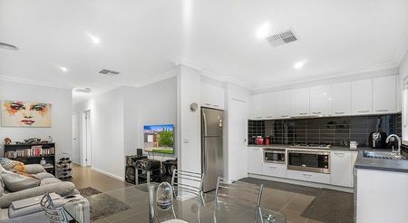 Style & Elegance - Photo 3