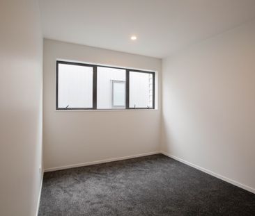 Stunning 2 Bedroom Townhouse - Photo 2