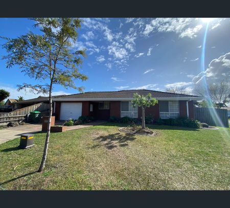 2/75 Silvereye Crescent, Werribee, Vic 3030 - Photo 3