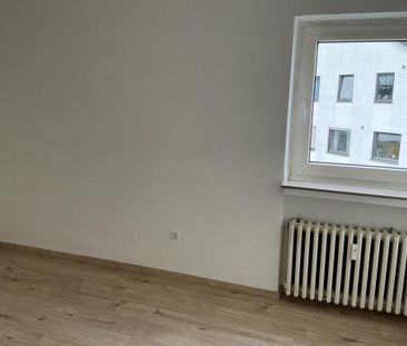 Schöne 3-Zimmer-Wohnung mit neuem Laminatboden und Balkon in Hagen ... - Photo 2