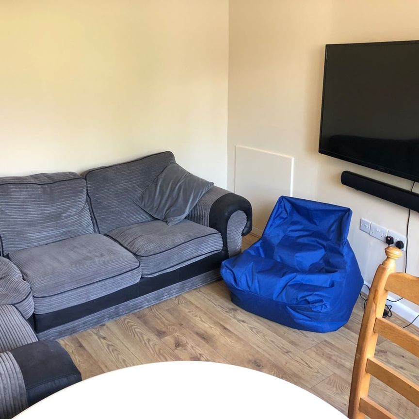 4 Bed Terraced House, Prior Deram Walk, CV4 - Photo 1