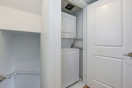 For Lease - 3066 Sixth Line Unit# 347, Oakville, Ontario - Photo 4