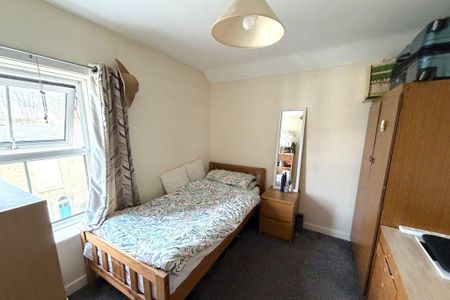 3 bedroom flat to rent - Photo 3