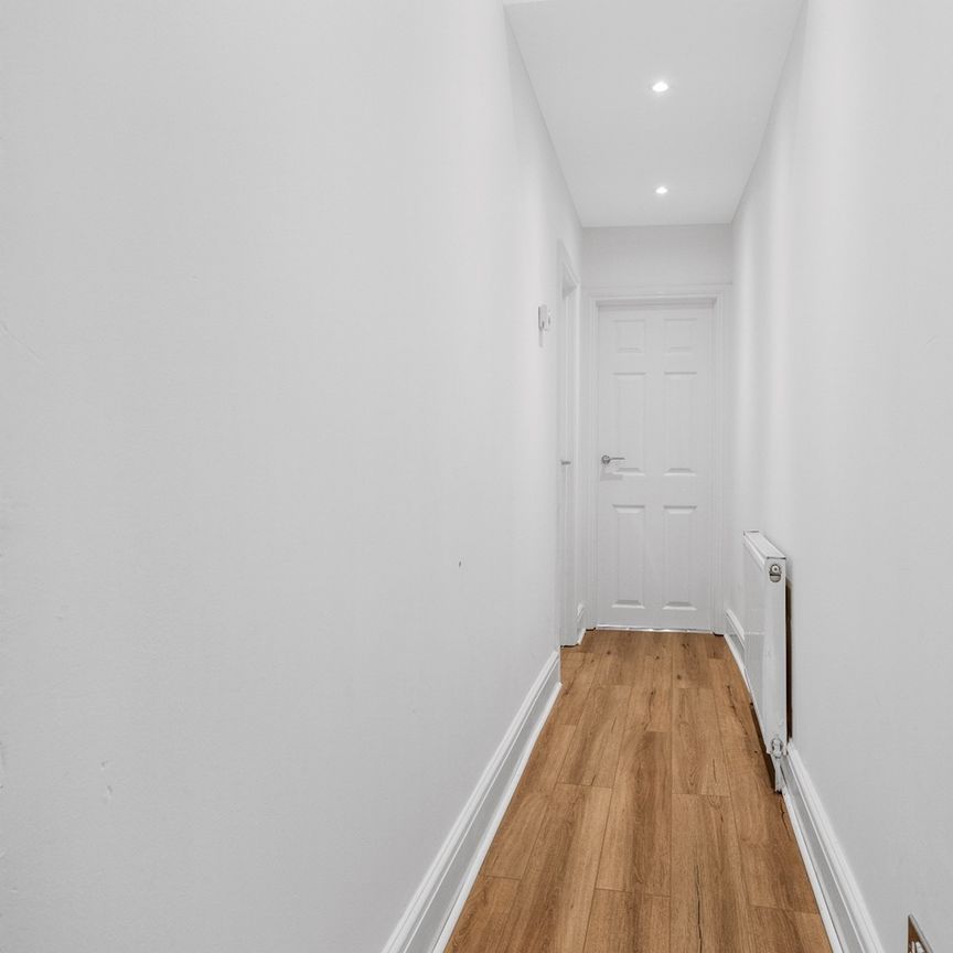 2 Bed Flat, Springbank Road, SE13 - Photo 1