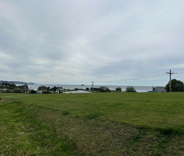 A spacious Brighton home! - Photo 2