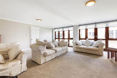 4 bedroom detached house to rent - Photo 2