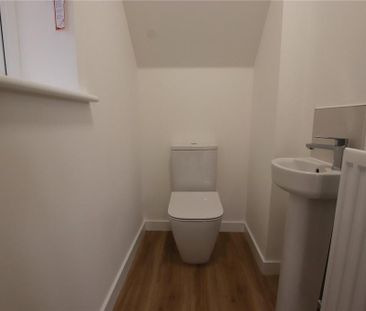 3 bedroom semi-detached house to rent - Photo 6