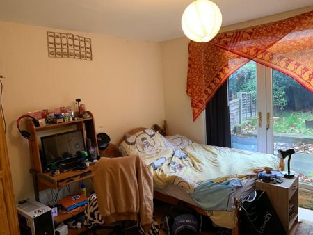 4 bedroom semi-detached house to rent - Photo 4