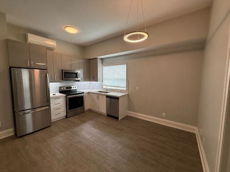For Lease - 2548 Eglinton Avenue Unit# 3, Toronto, Ontario - Photo 3