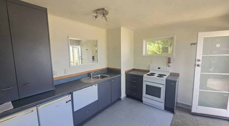 Stunning Two Bedroom Home with Spectacular City Views - Photo 4