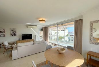 Comodo apartamento amueblado con vistas al mar, 4 dormitorios, terraza, parking, zona Son Armadans, Palma.