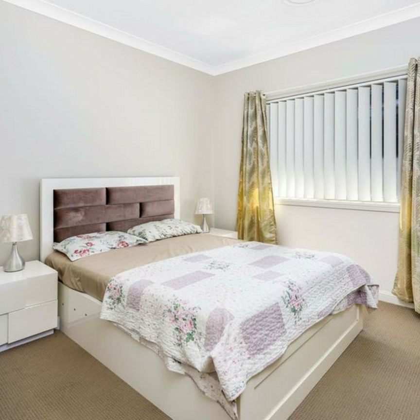Stunning Home 4 Bedroom Home - Photo 1