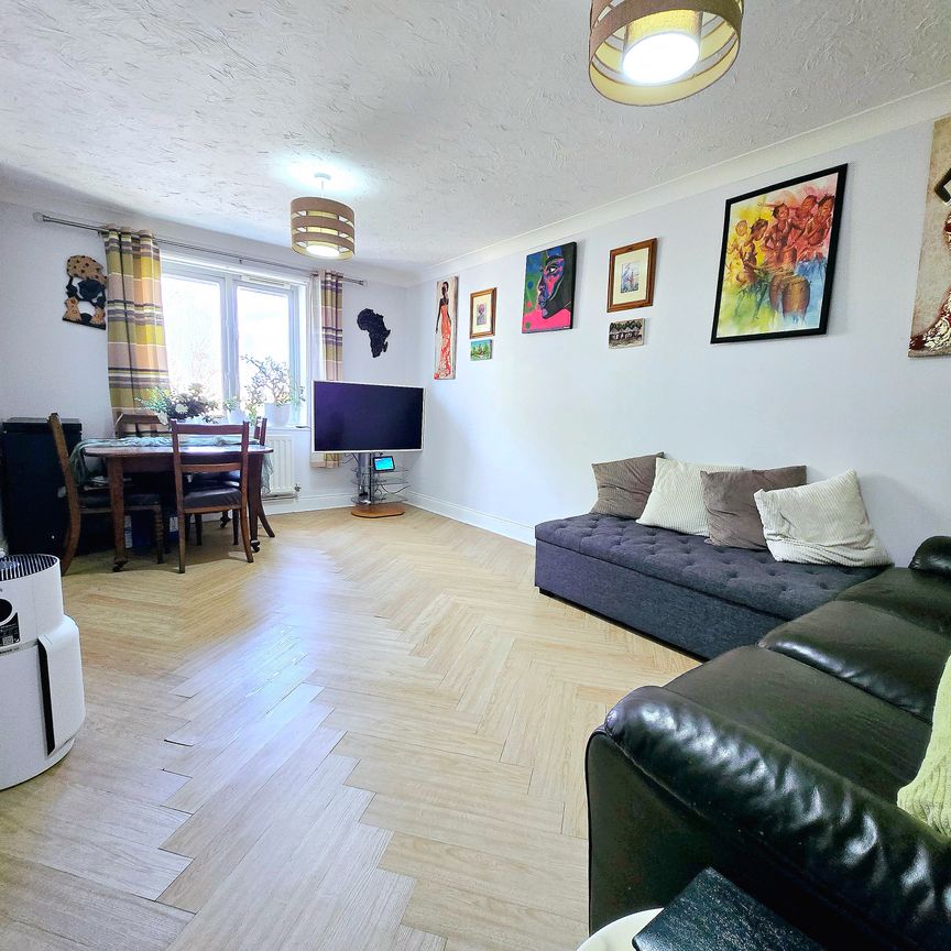 Owen Close, Northolt - Photo 1